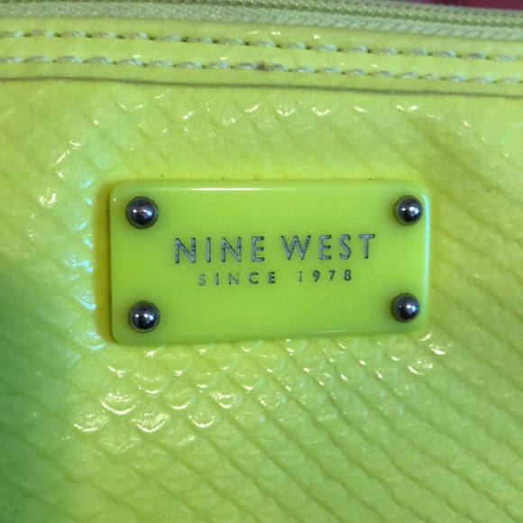 Nine West wristlet - Picture 4 of 4